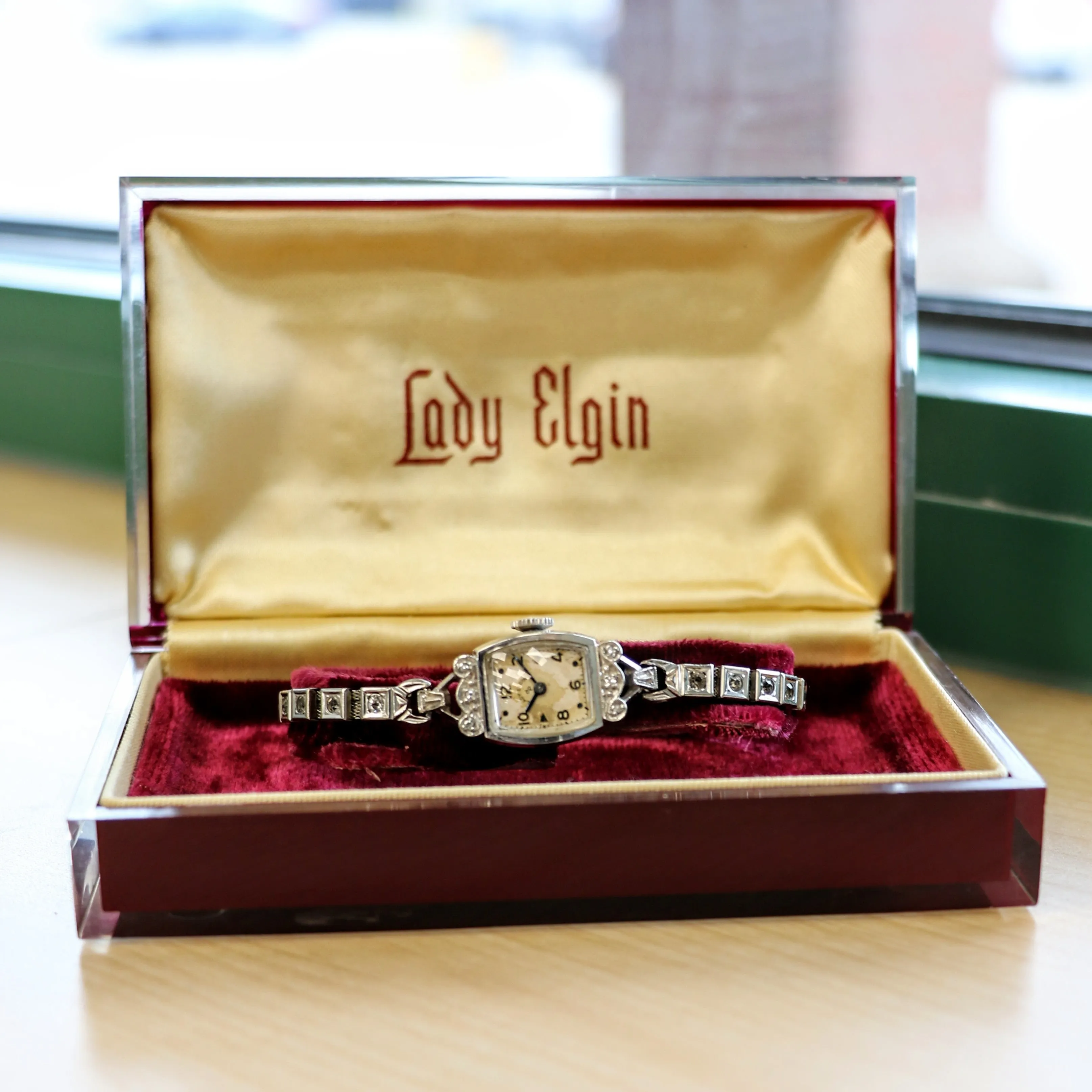 1950 Lady ELGIN Diamond Wristwatch 14K White GOLD Cal. 650 19 Jewels 4 ADJ'S - In BOX!