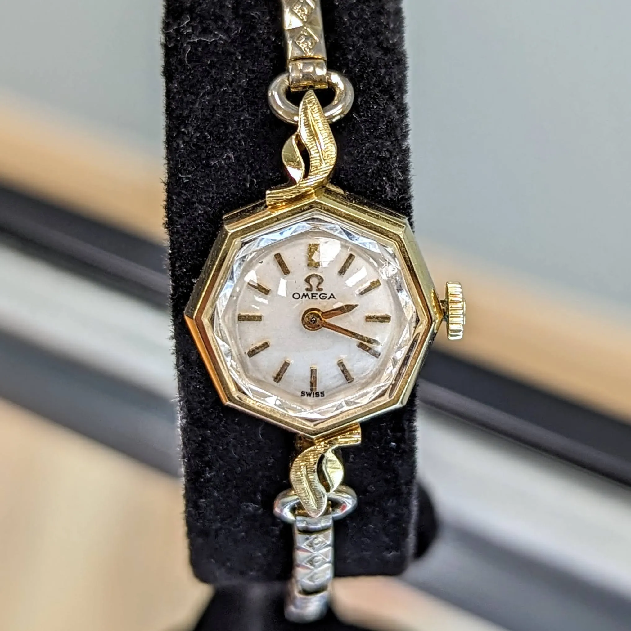 1964 OMEGA Ladies Cocktail Wristwatch 14K Yellow GOLD Cal. 484 Vintage Watch Octagonal Case and Fancy Lugs
