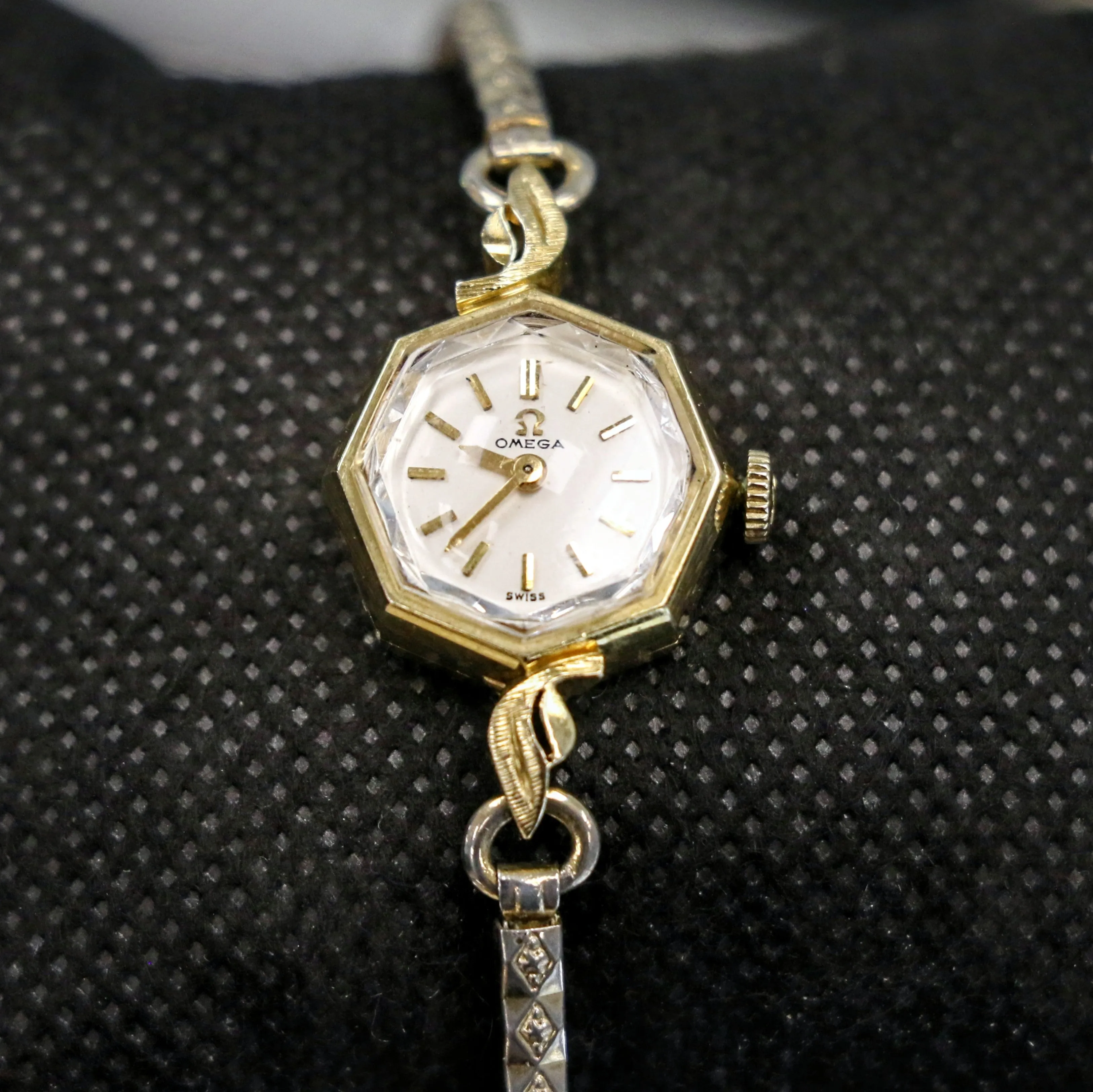 1964 OMEGA Ladies Cocktail Wristwatch 14K Yellow GOLD Cal. 484 Vintage Watch Octagonal Case and Fancy Lugs