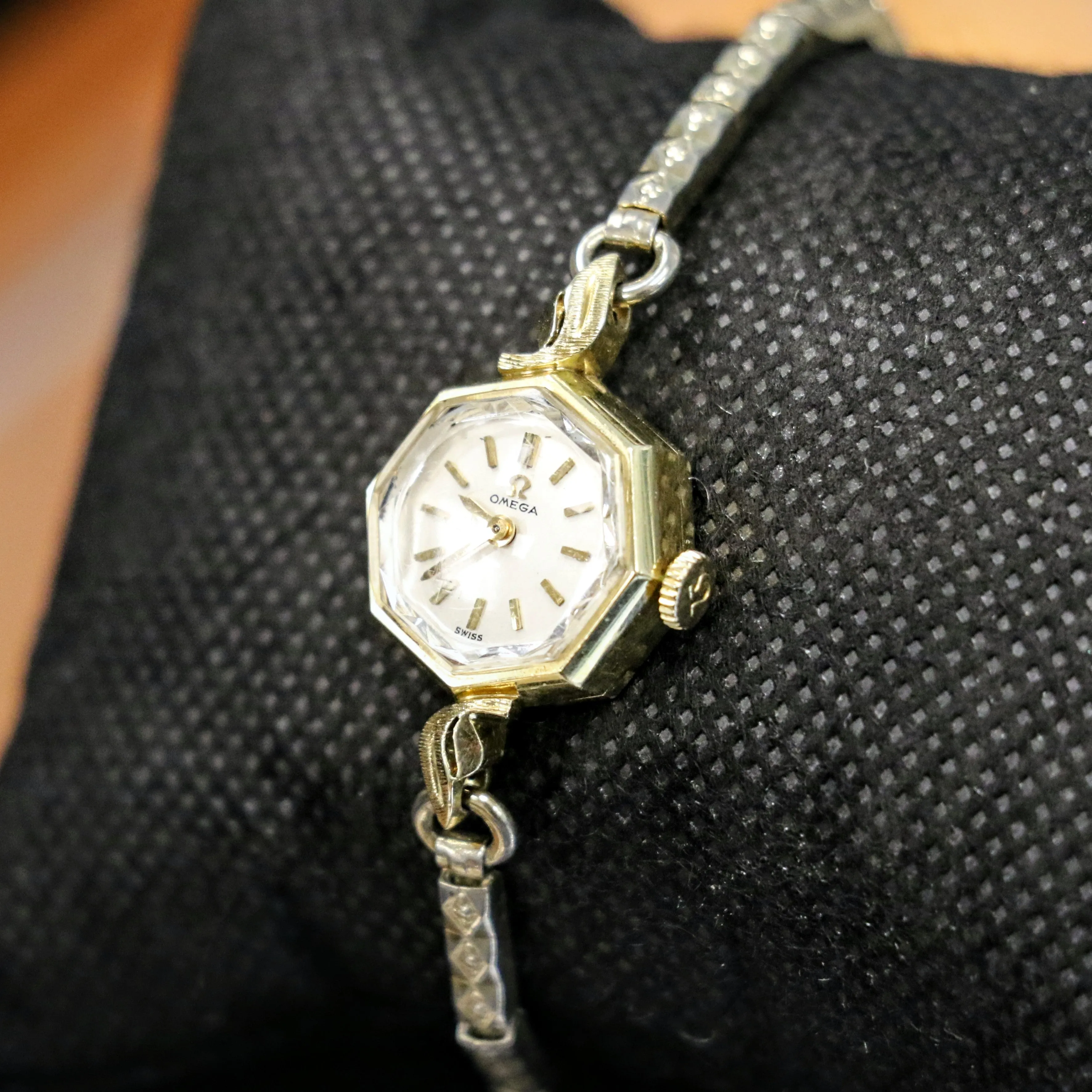 1964 OMEGA Ladies Cocktail Wristwatch 14K Yellow GOLD Cal. 484 Vintage Watch Octagonal Case and Fancy Lugs