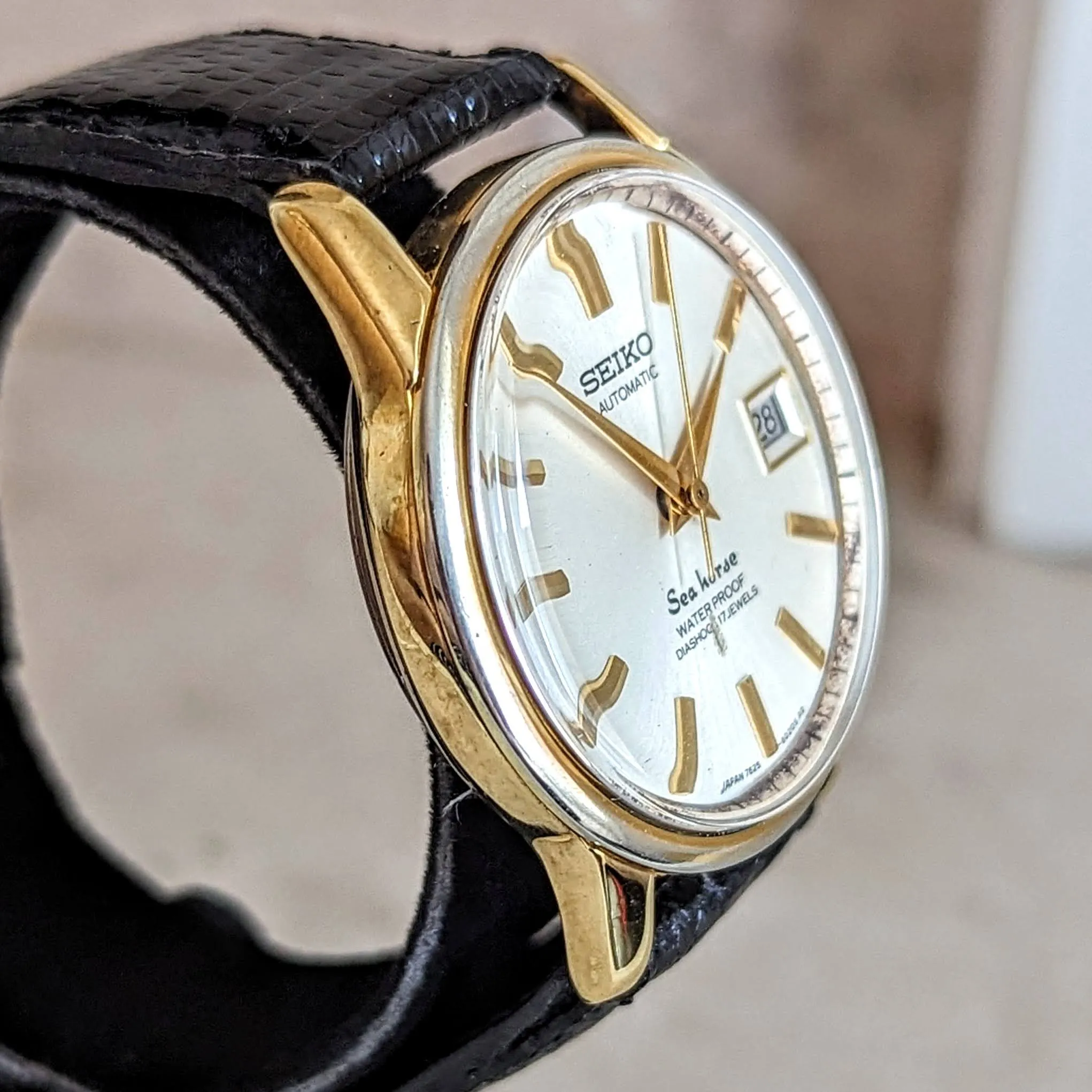 1967 SEIKO Sea Horse Automatic Watch 17 Jewels 7625-8021 Date Indicator Wristwatch