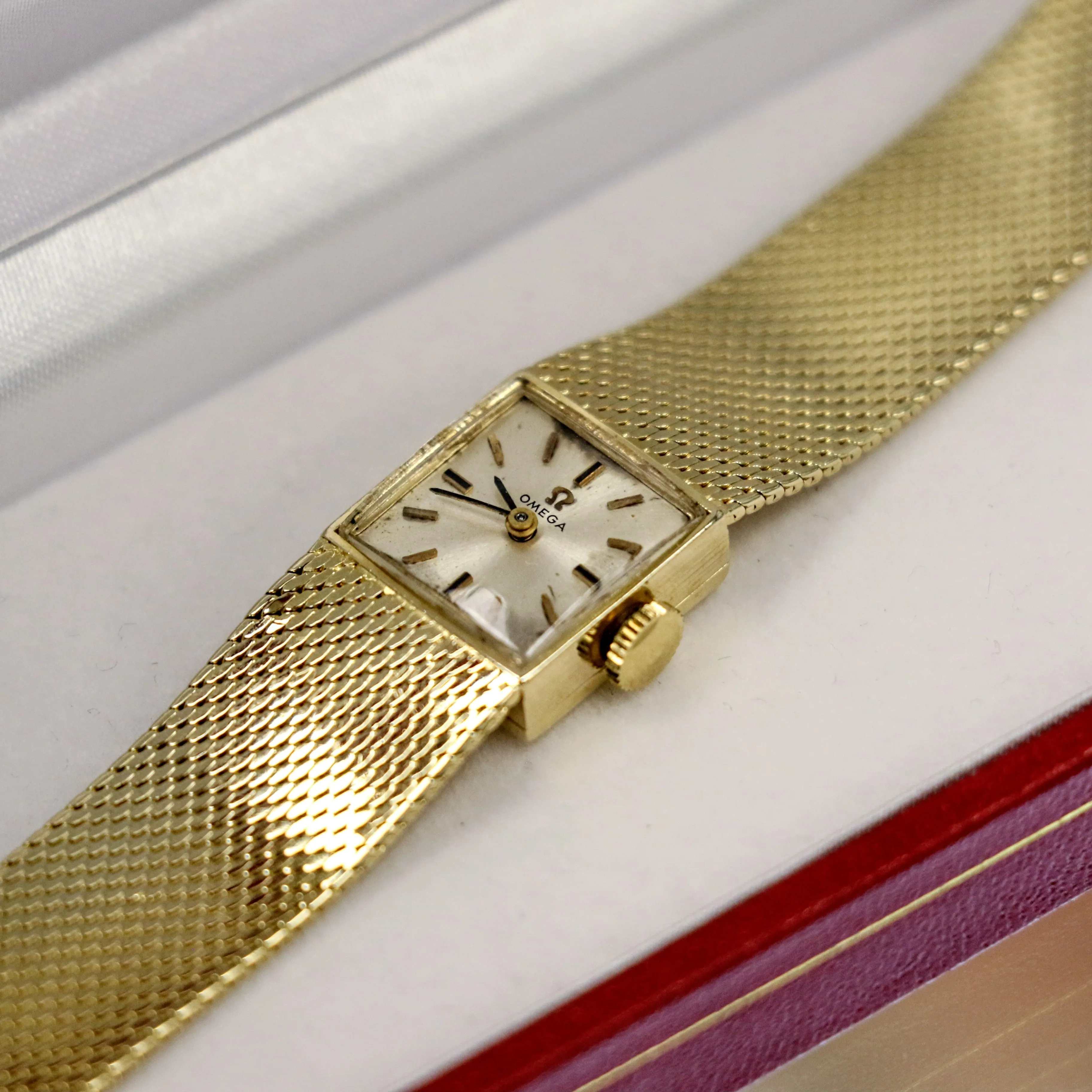 1968 OMEGA Ladies Dress Wristwatch 14K Yellow GOLD Ref. AA8927 Cal. 484 Vintage Watch