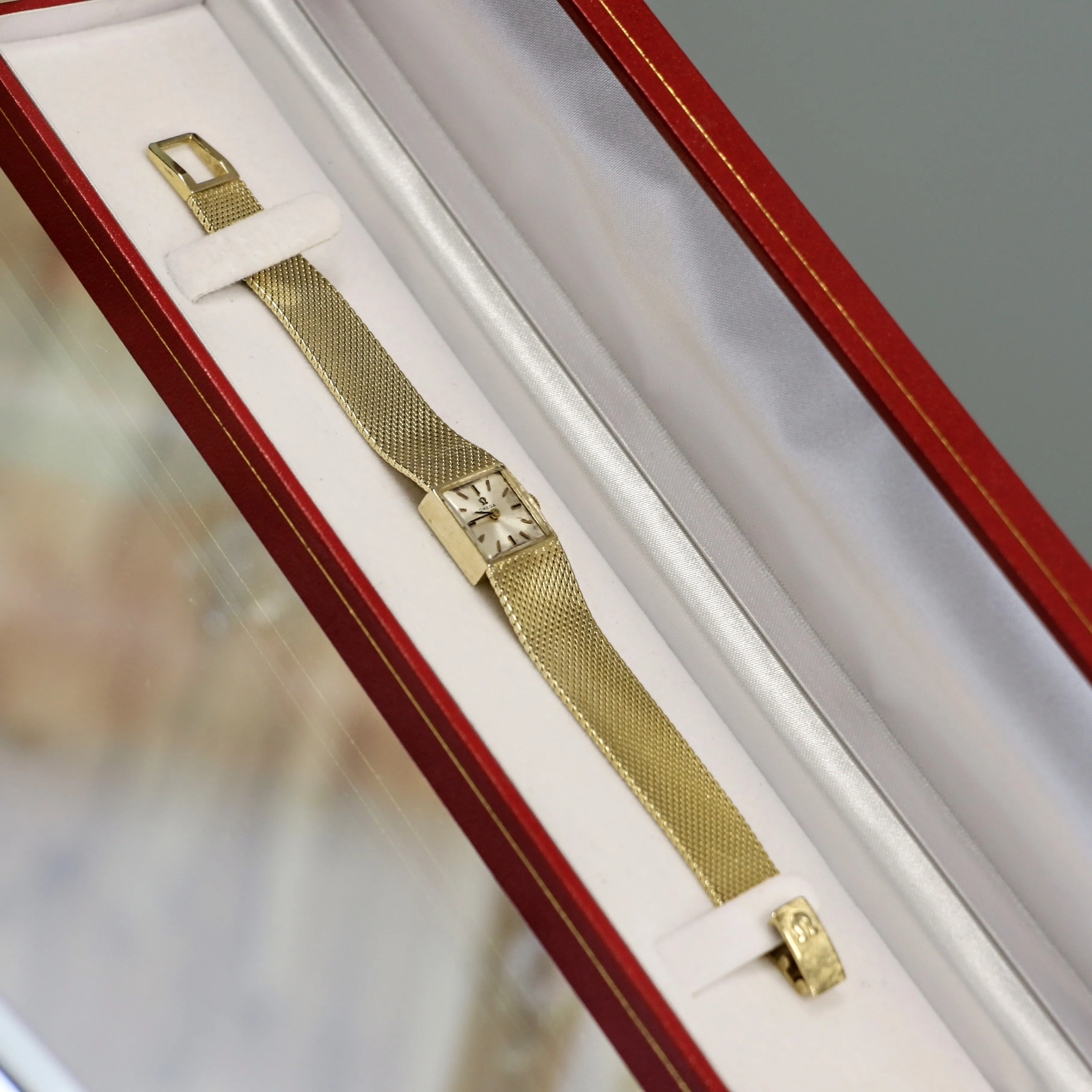 1968 OMEGA Ladies Dress Wristwatch 14K Yellow GOLD Ref. AA8927 Cal. 484 Vintage Watch