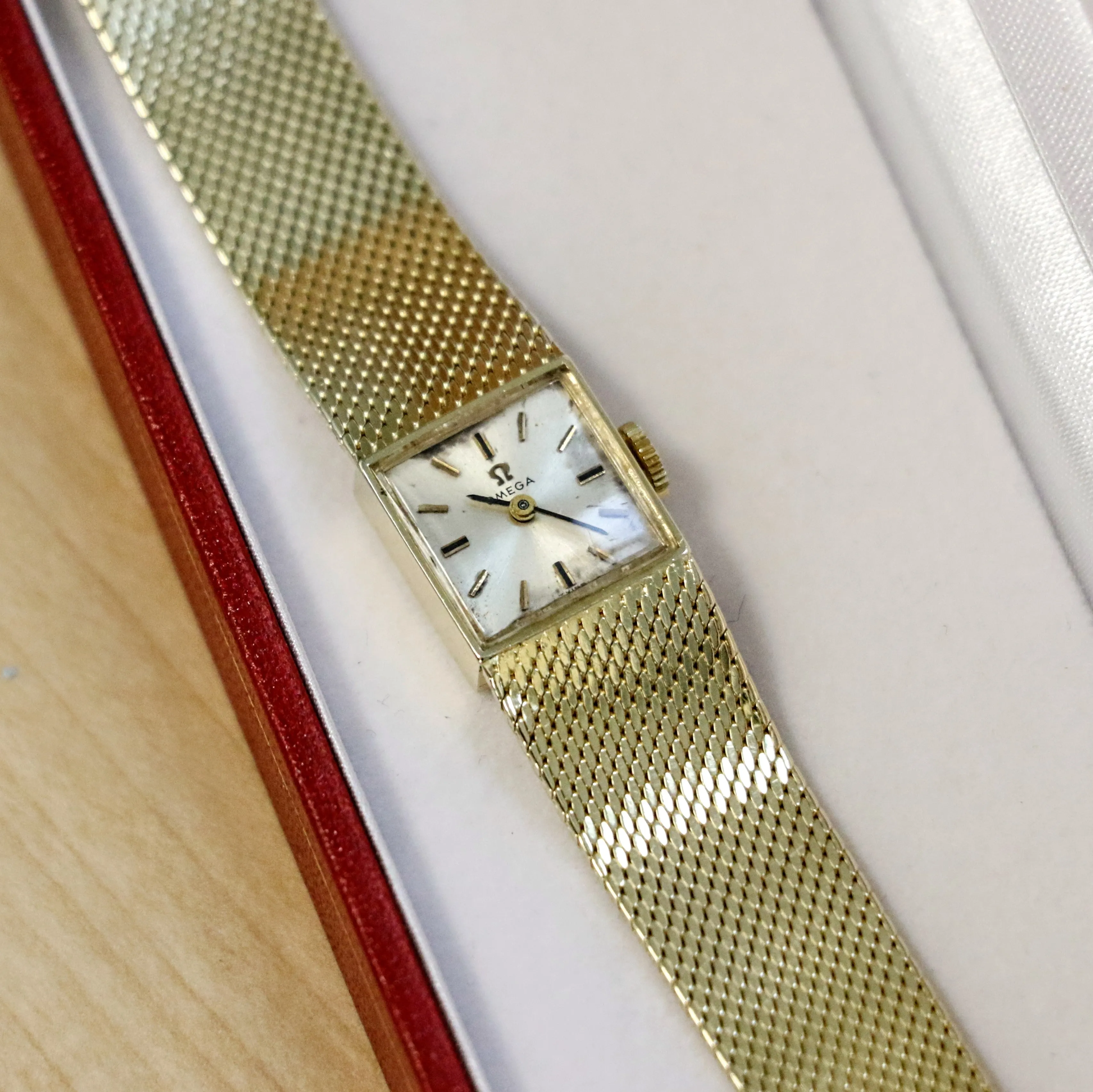 1968 OMEGA Ladies Dress Wristwatch 14K Yellow GOLD Ref. AA8927 Cal. 484 Vintage Watch