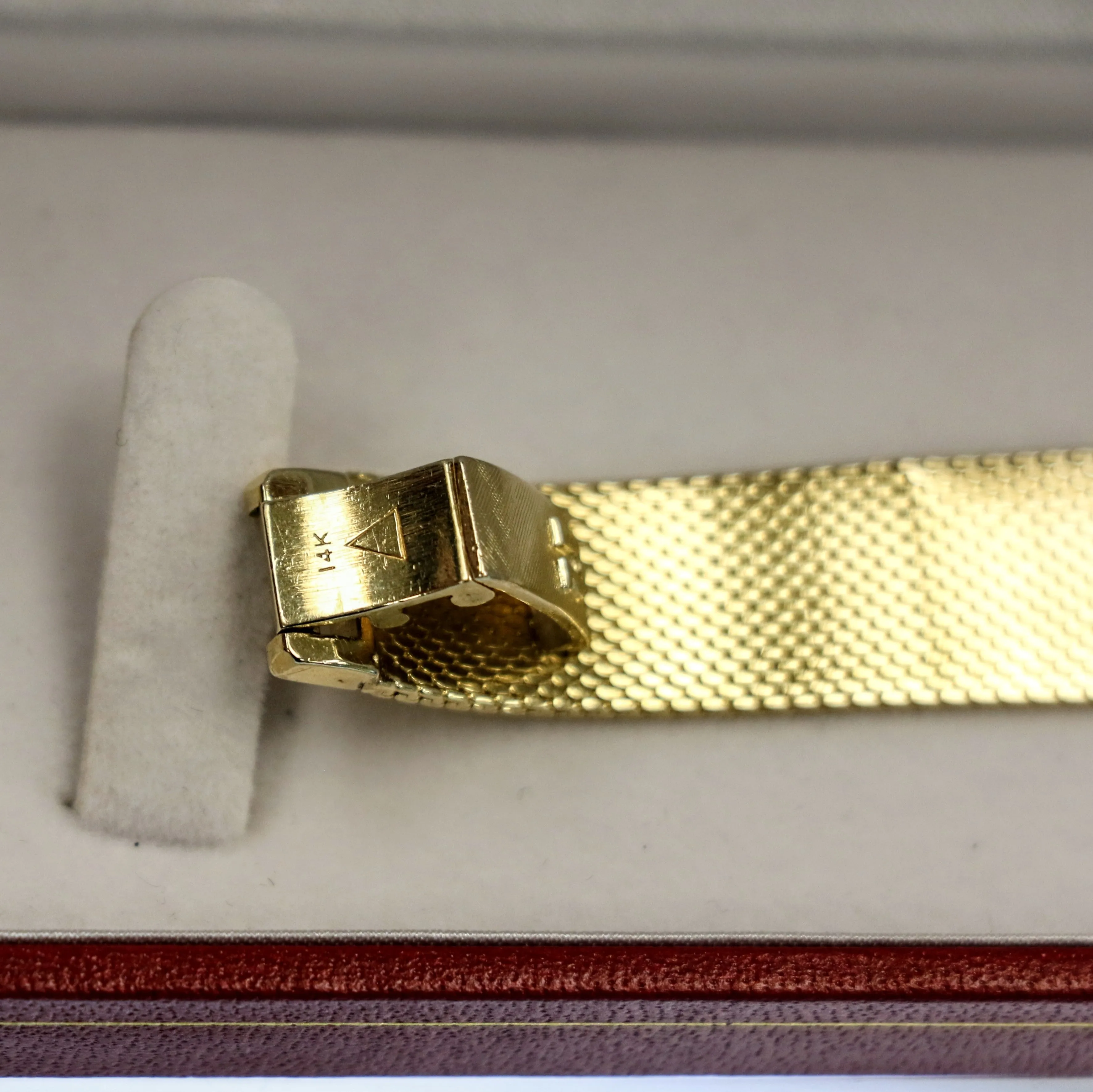 1968 OMEGA Ladies Dress Wristwatch 14K Yellow GOLD Ref. AA8927 Cal. 484 Vintage Watch