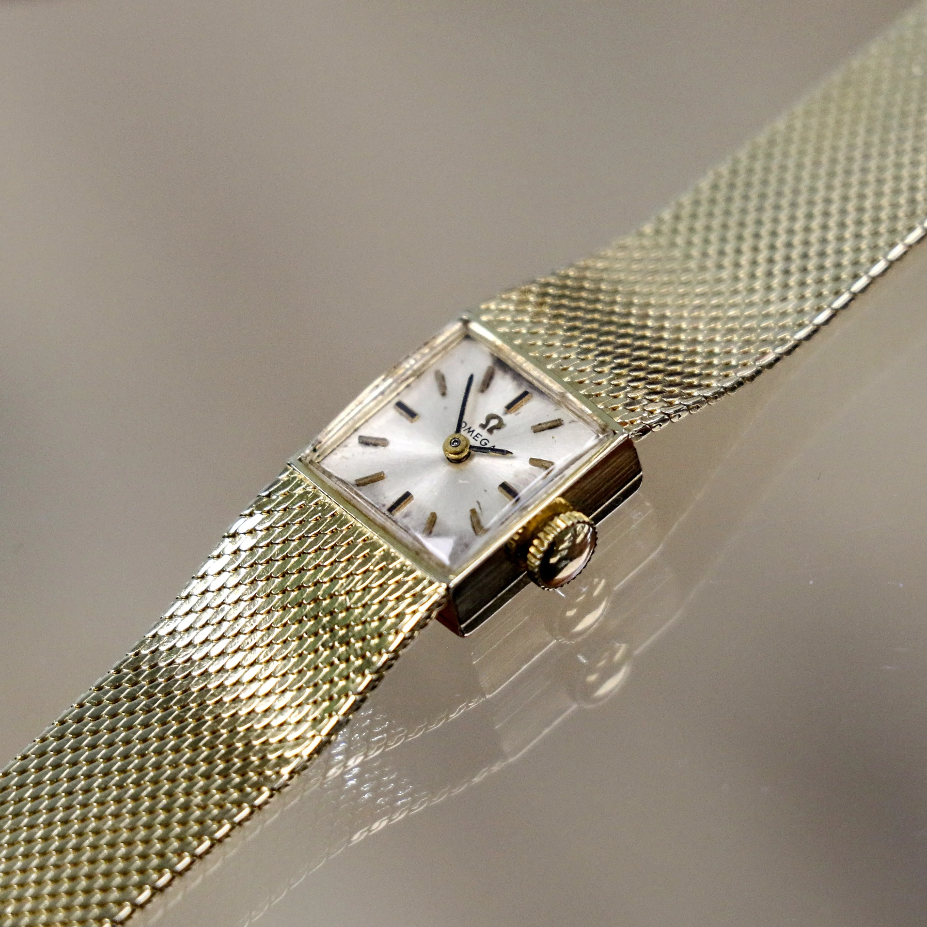 1968 OMEGA Ladies Dress Wristwatch 14K Yellow GOLD Ref. AA8927 Cal. 484 Vintage Watch