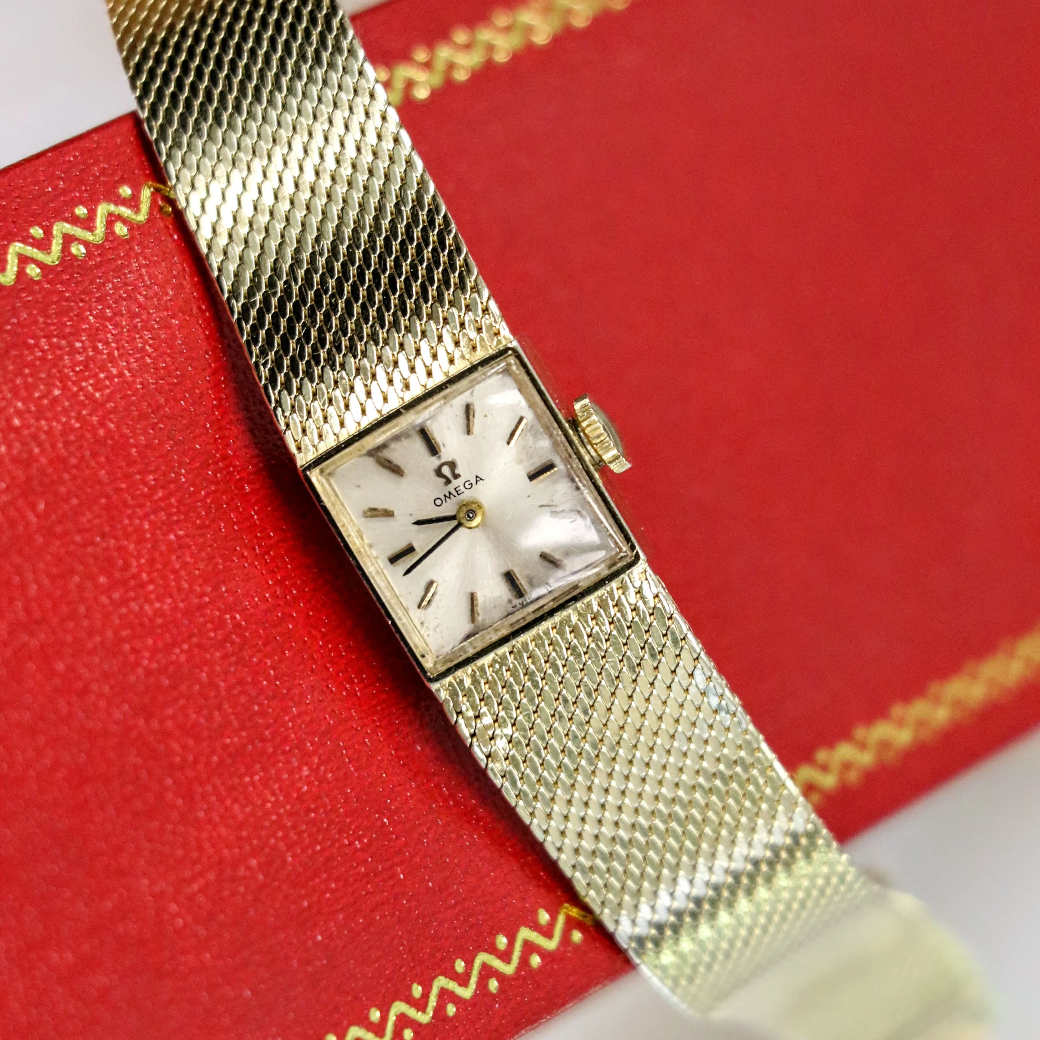 1968 OMEGA Ladies Dress Wristwatch 14K Yellow GOLD Ref. AA8927 Cal. 484 Vintage Watch