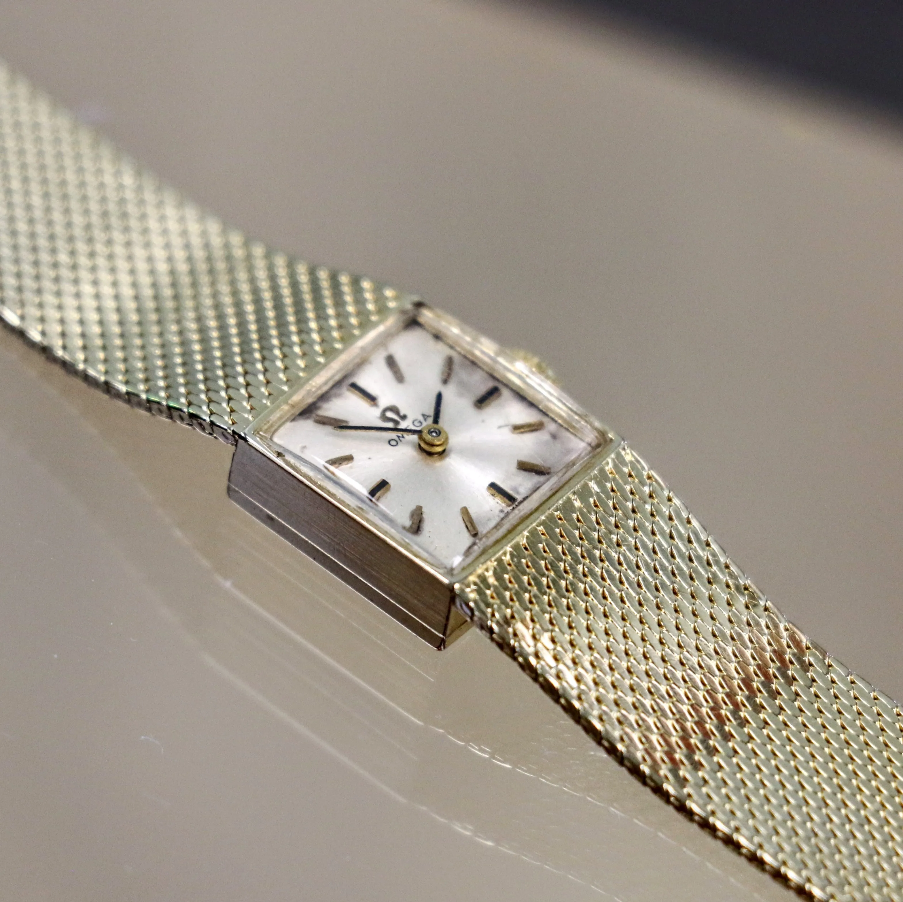 1968 OMEGA Ladies Dress Wristwatch 14K Yellow GOLD Ref. AA8927 Cal. 484 Vintage Watch