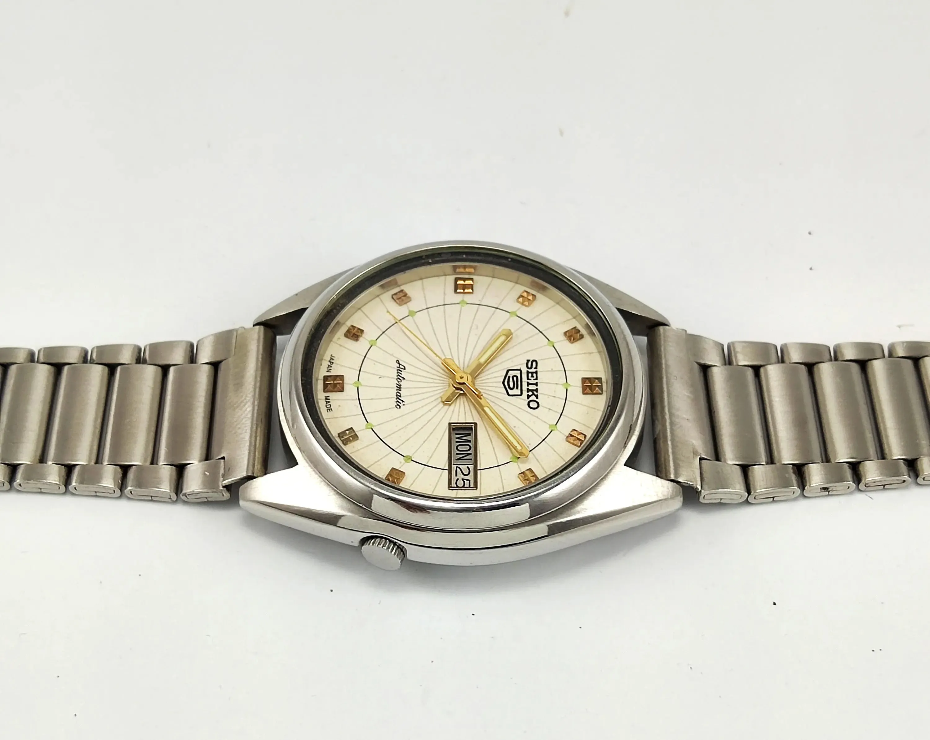 Seiko 5 Automatic Cream Dial 17 Jewels 7005A Men's Watch