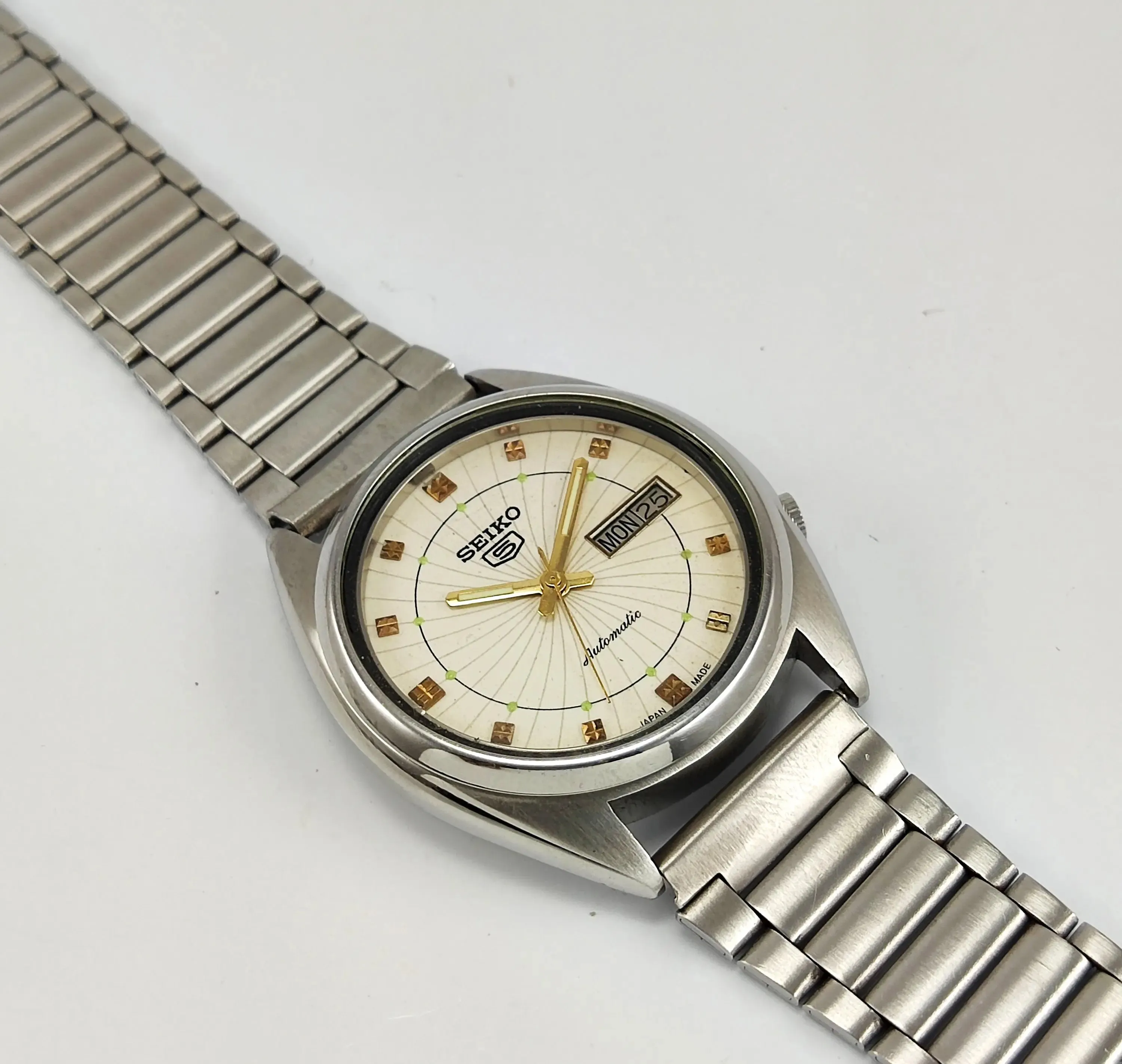 Seiko 5 Automatic Cream Dial 17 Jewels 7005A Men's Watch
